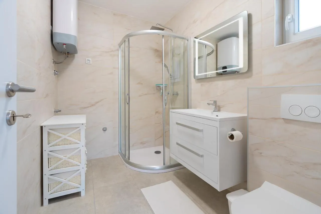 Number One Apartments Vir Croatia