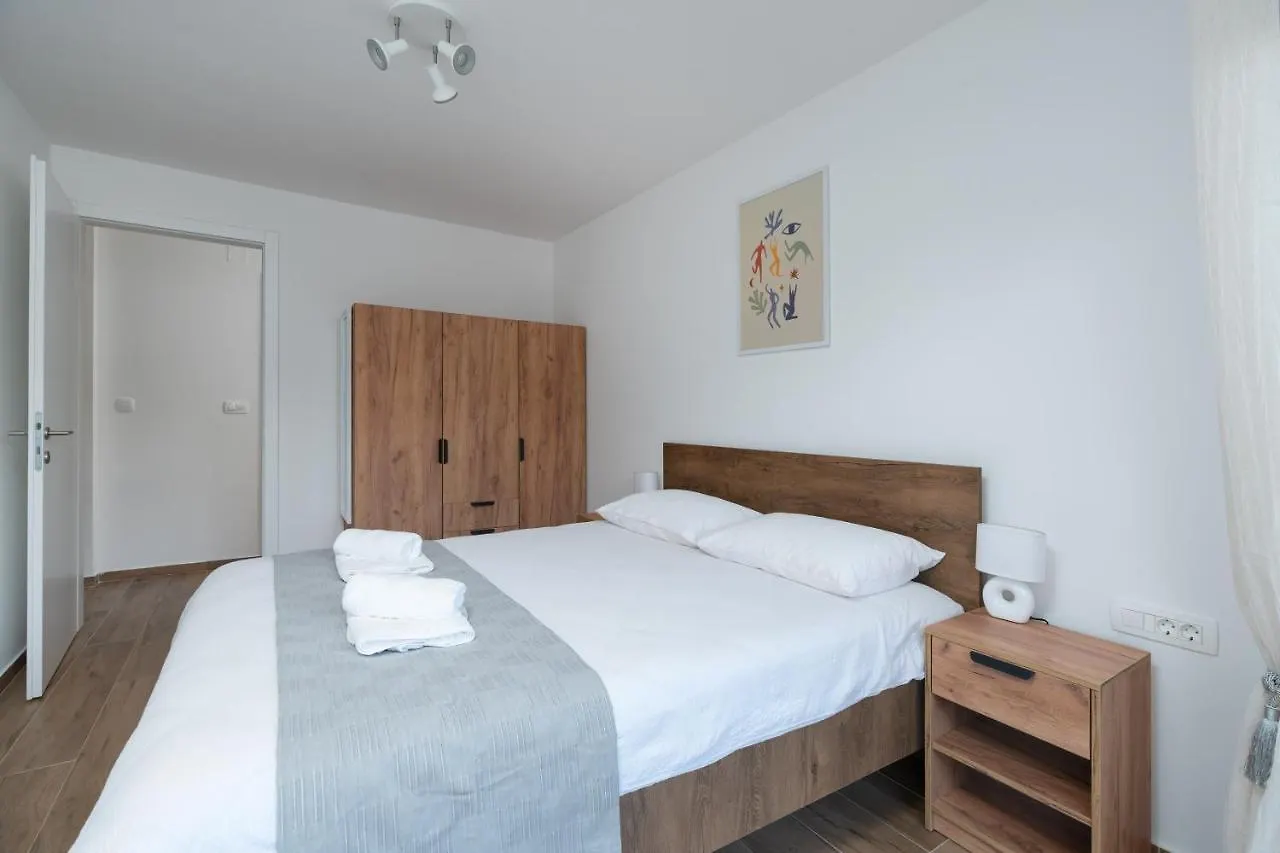 Number One Apartments Vir 0*,  Κροατία
