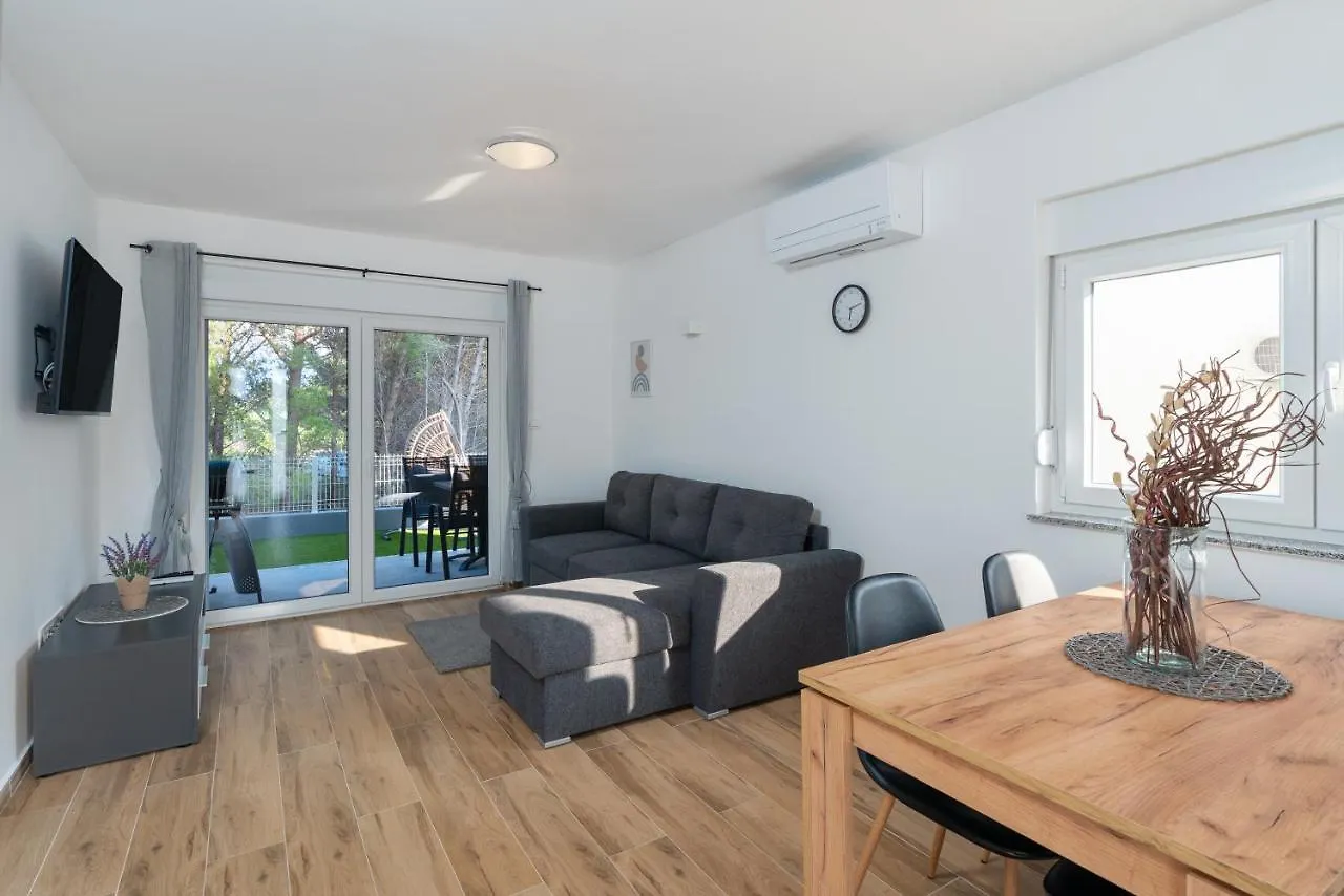 Number One Apartments Vir 0*,