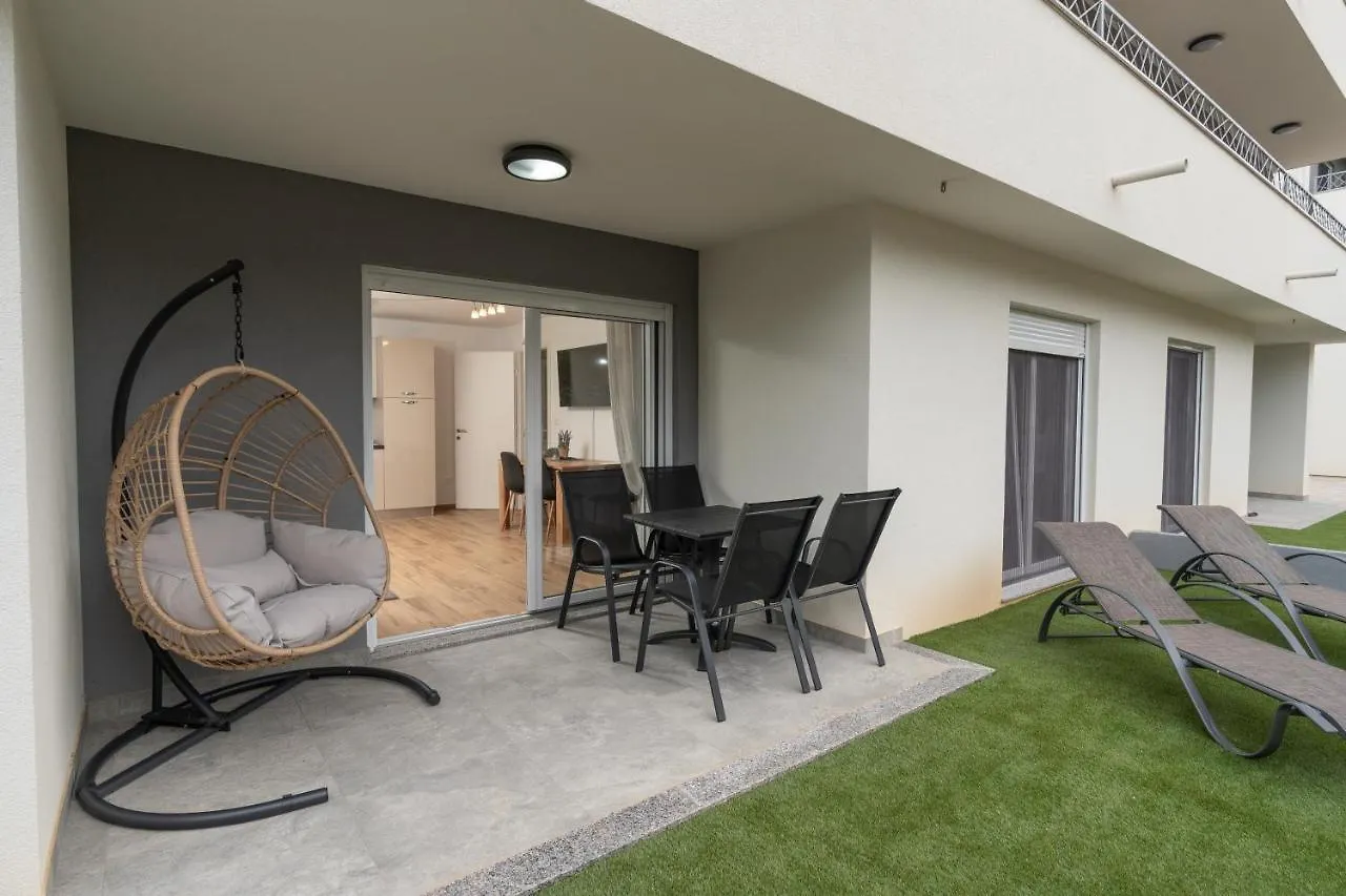 Number One Apartments Vir